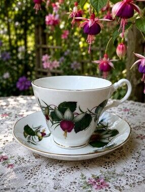 Fuchsia Pattern Vintage Tea Party Royal Stuart Teacup & Saucer  EUC High Tea